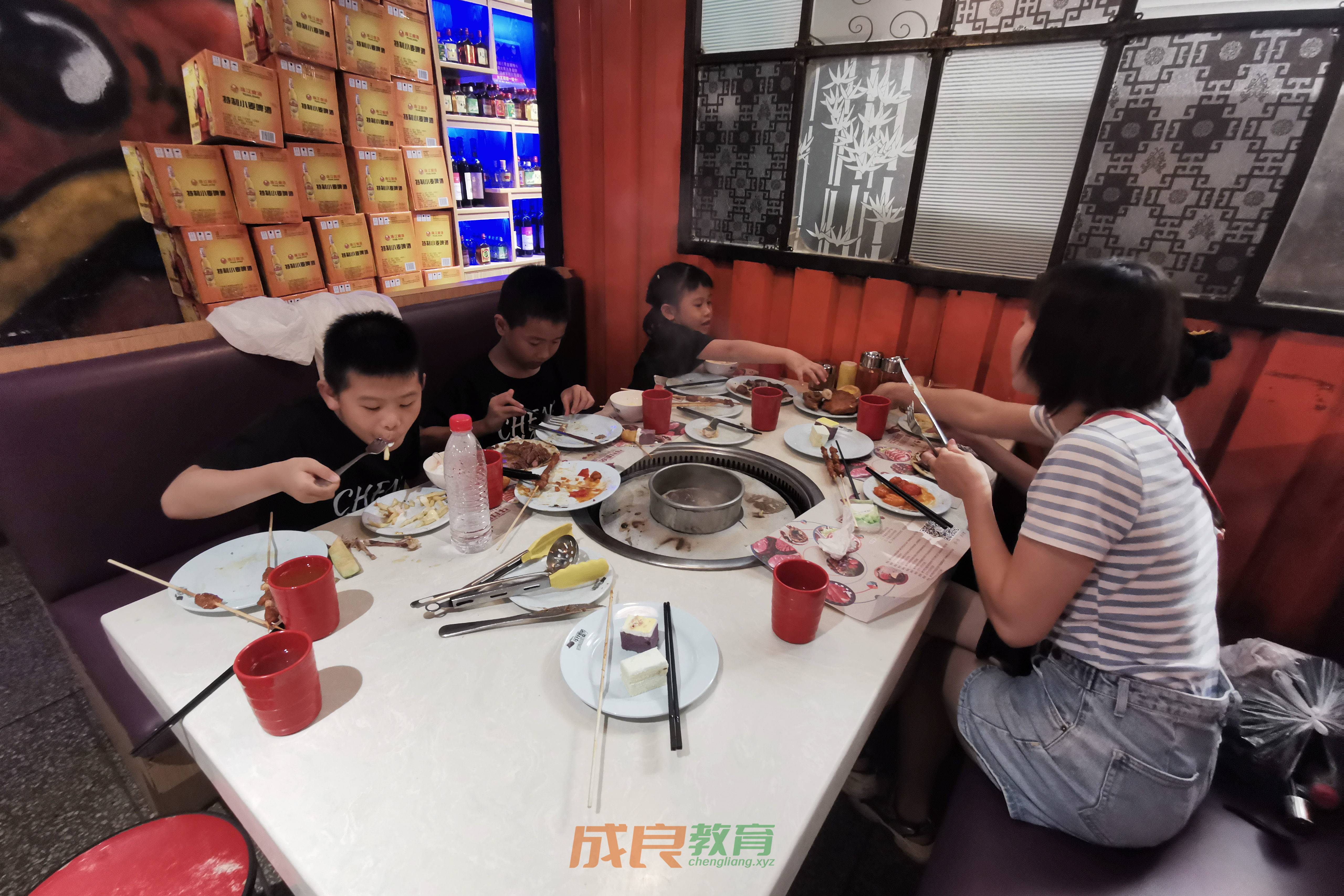 时光回溯：2019盛夏，成良教育与学员共赴安吉万达自助盛宴-燃榜教育