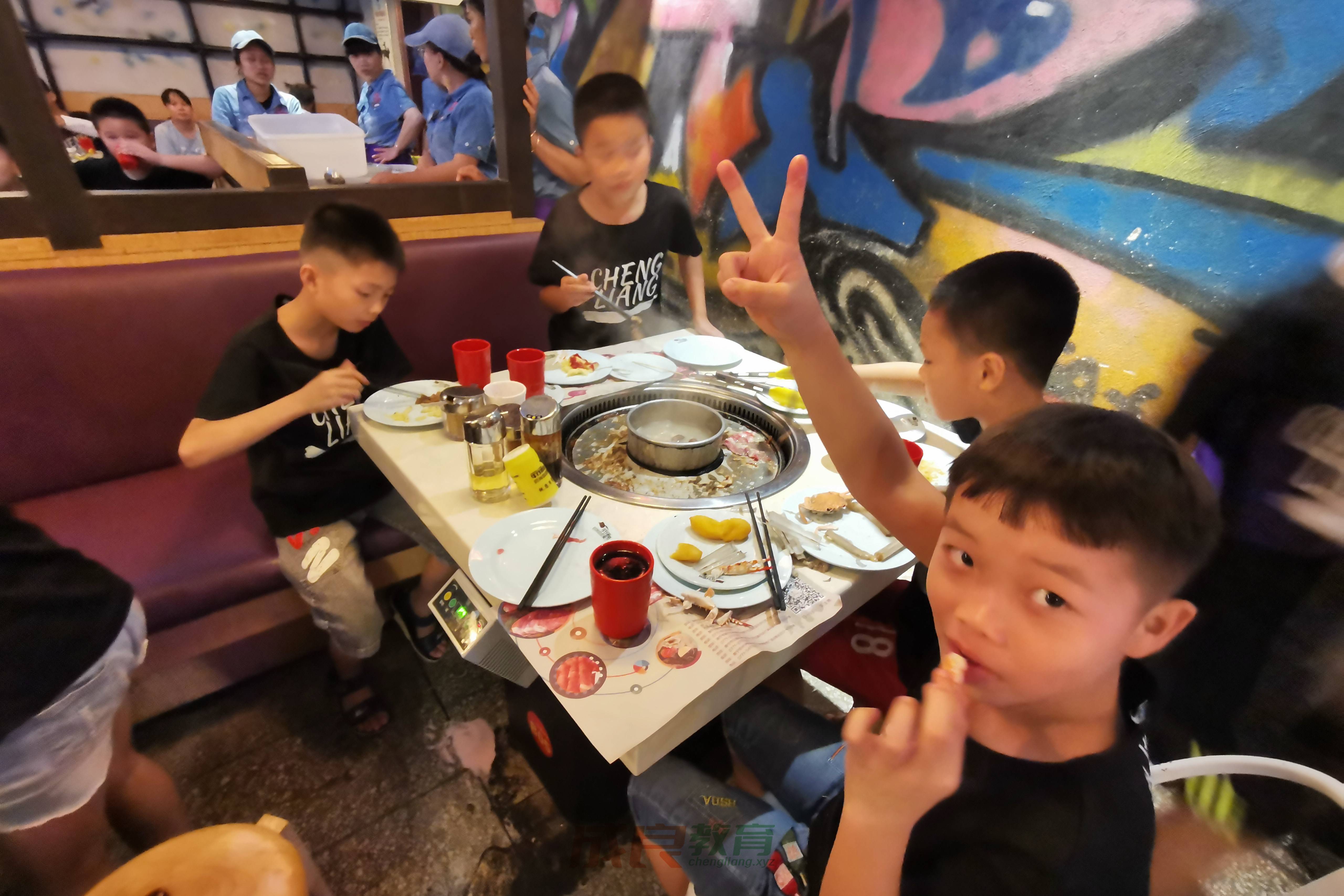 时光回溯：2019盛夏，成良教育与学员共赴安吉万达自助盛宴-燃榜教育