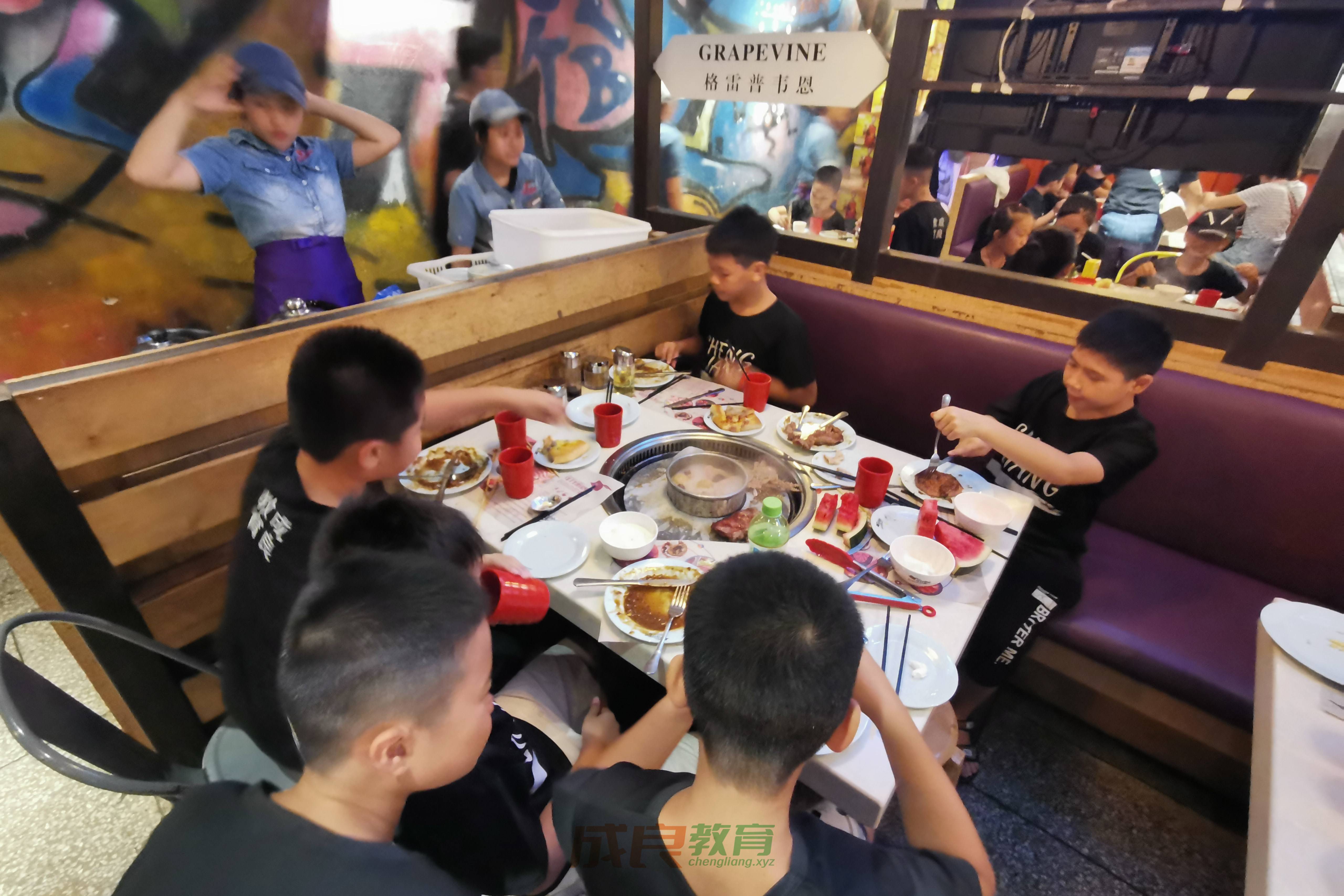 时光回溯：2019盛夏，成良教育与学员共赴安吉万达自助盛宴-燃榜教育