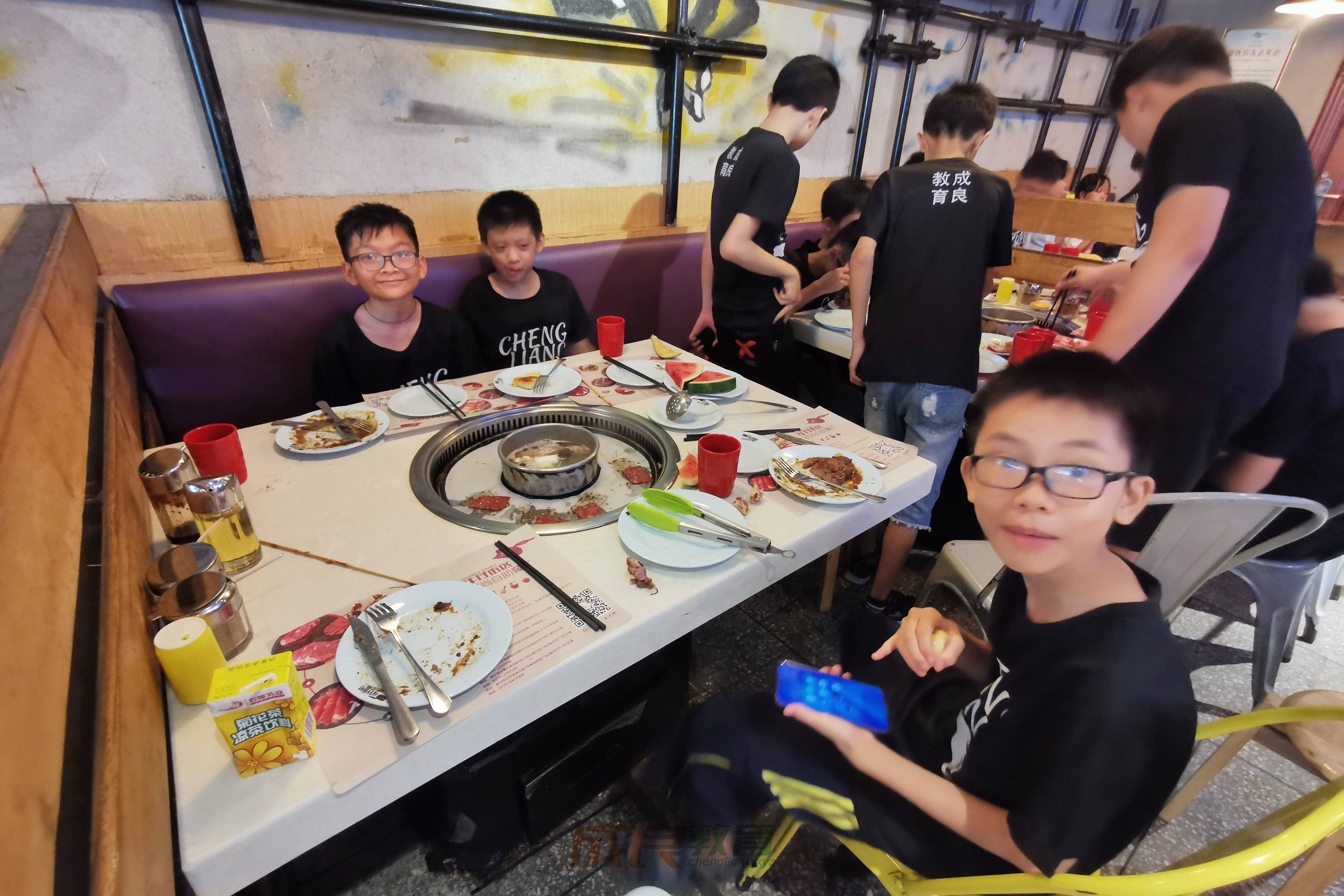 时光回溯：2019盛夏，成良教育与学员共赴安吉万达自助盛宴-燃榜教育