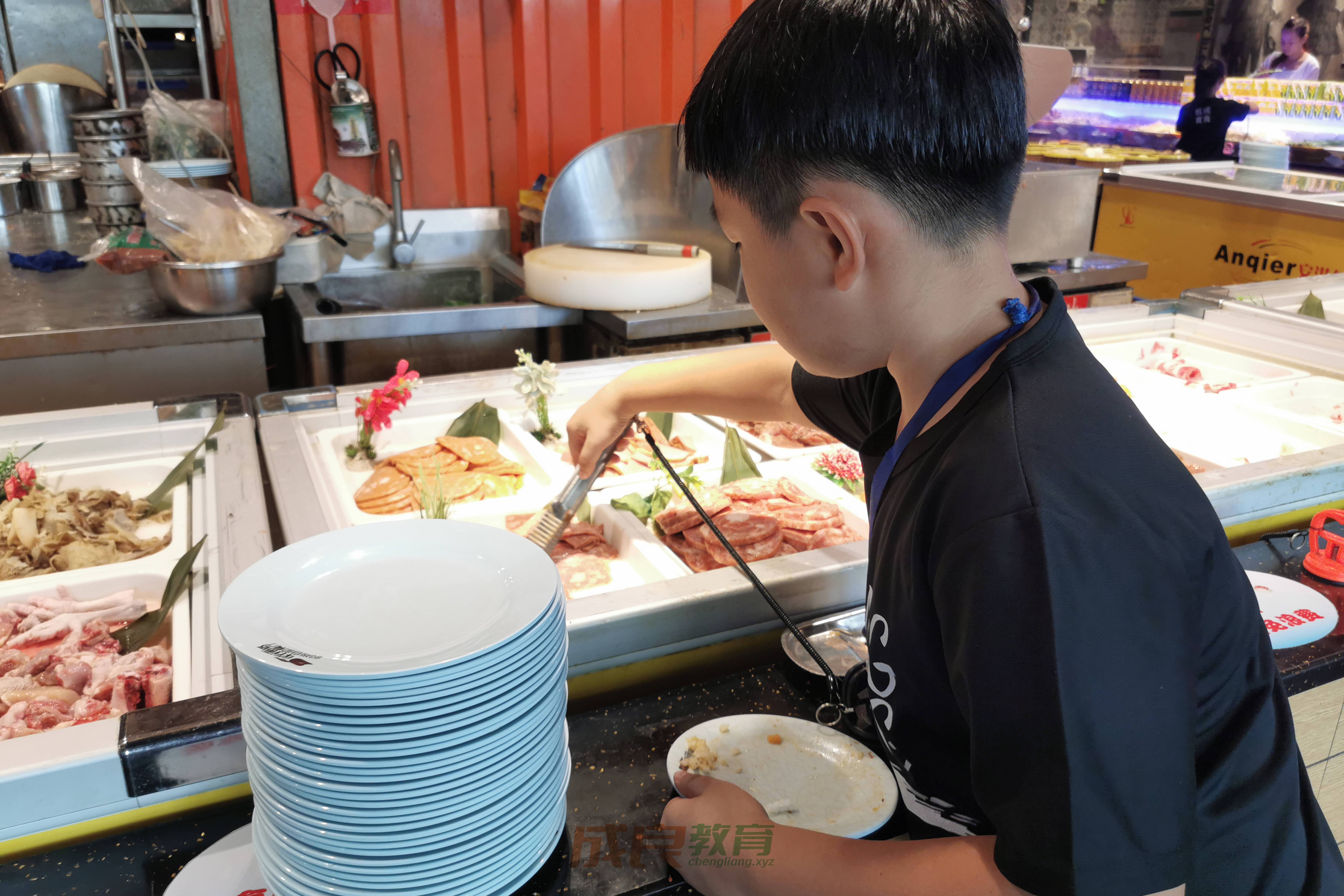 时光回溯：2019盛夏，成良教育与学员共赴安吉万达自助盛宴-燃榜教育