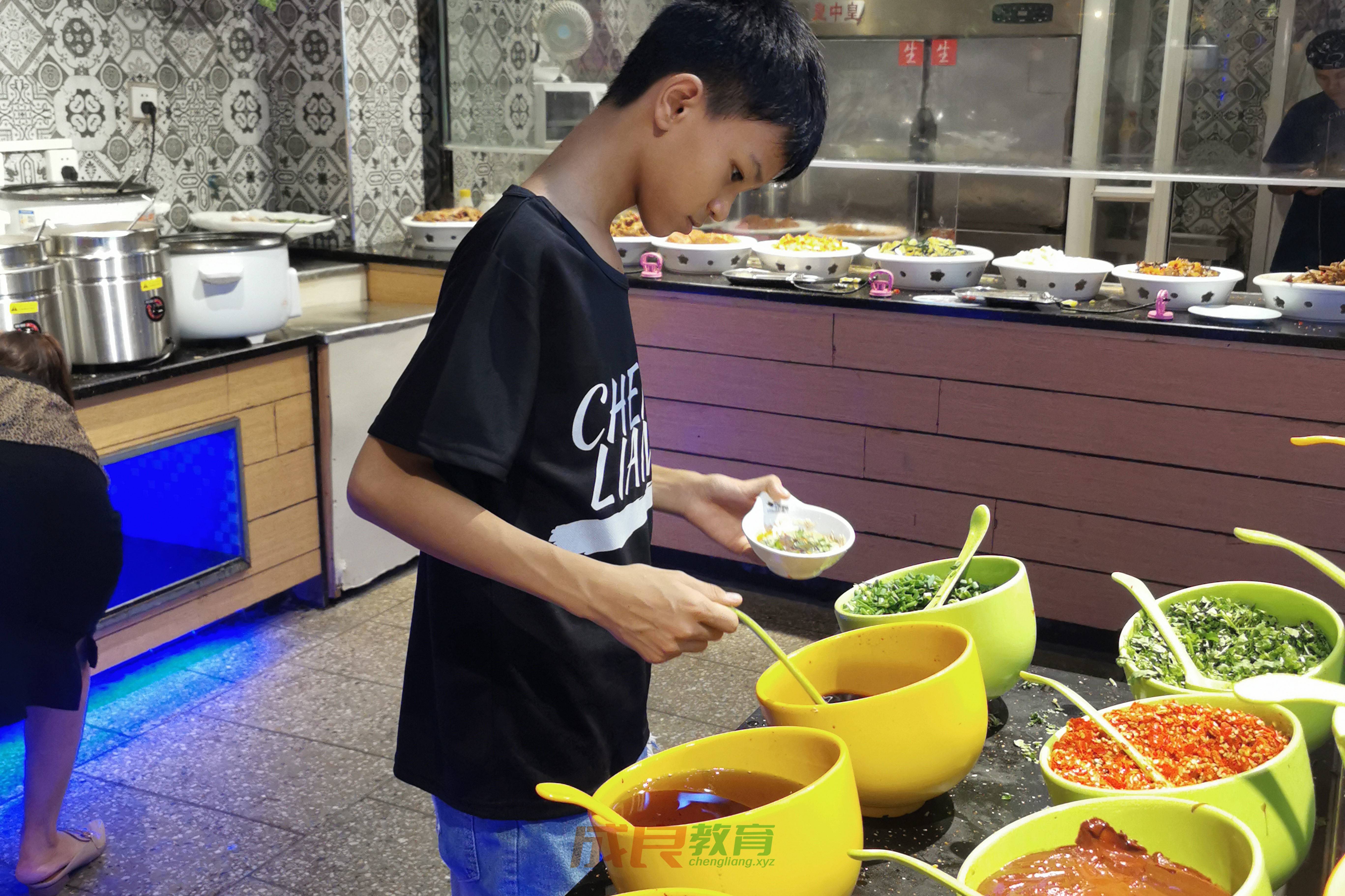 时光回溯：2019盛夏，成良教育与学员共赴安吉万达自助盛宴-燃榜教育