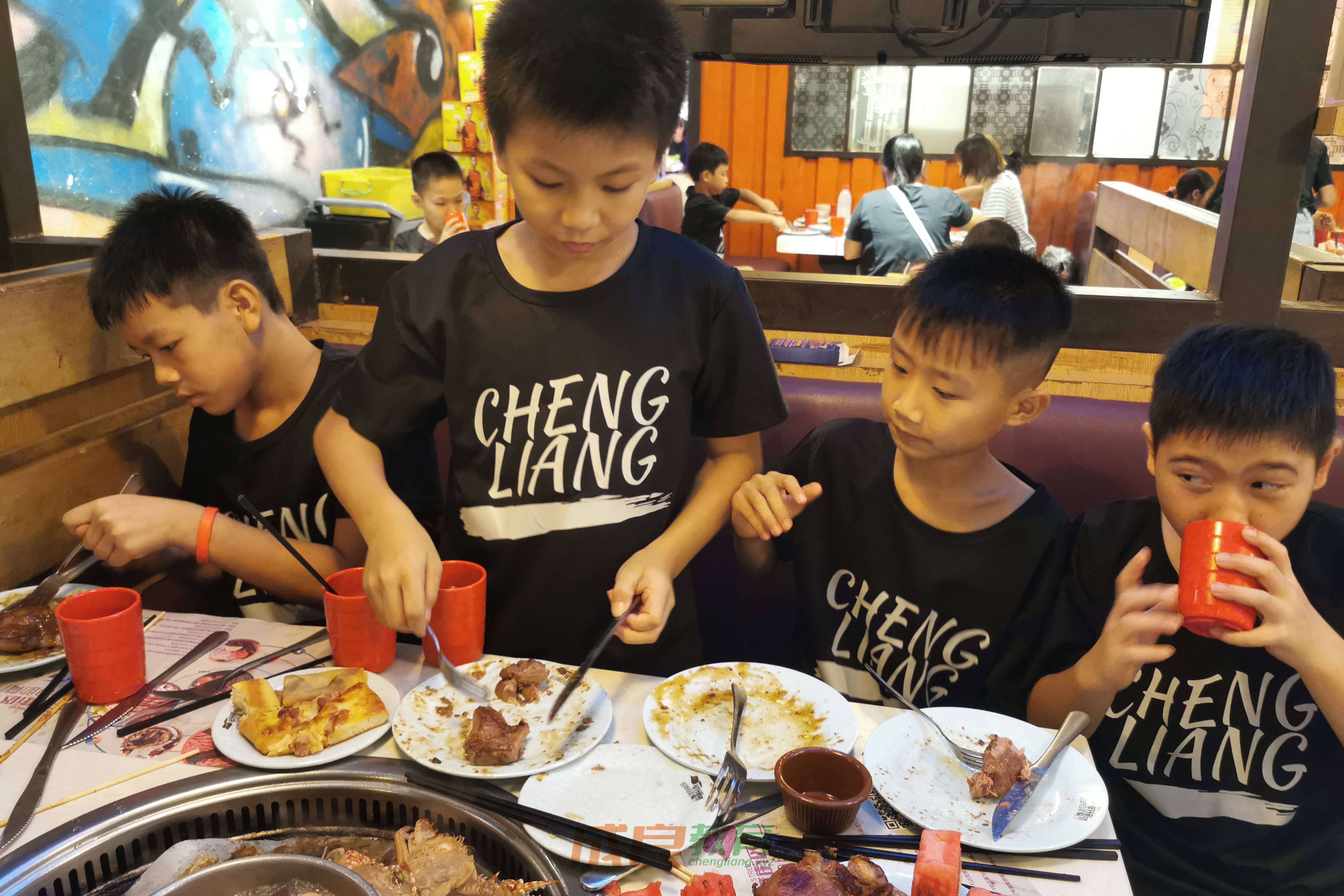 时光回溯：2019盛夏，成良教育与学员共赴安吉万达自助盛宴-燃榜教育