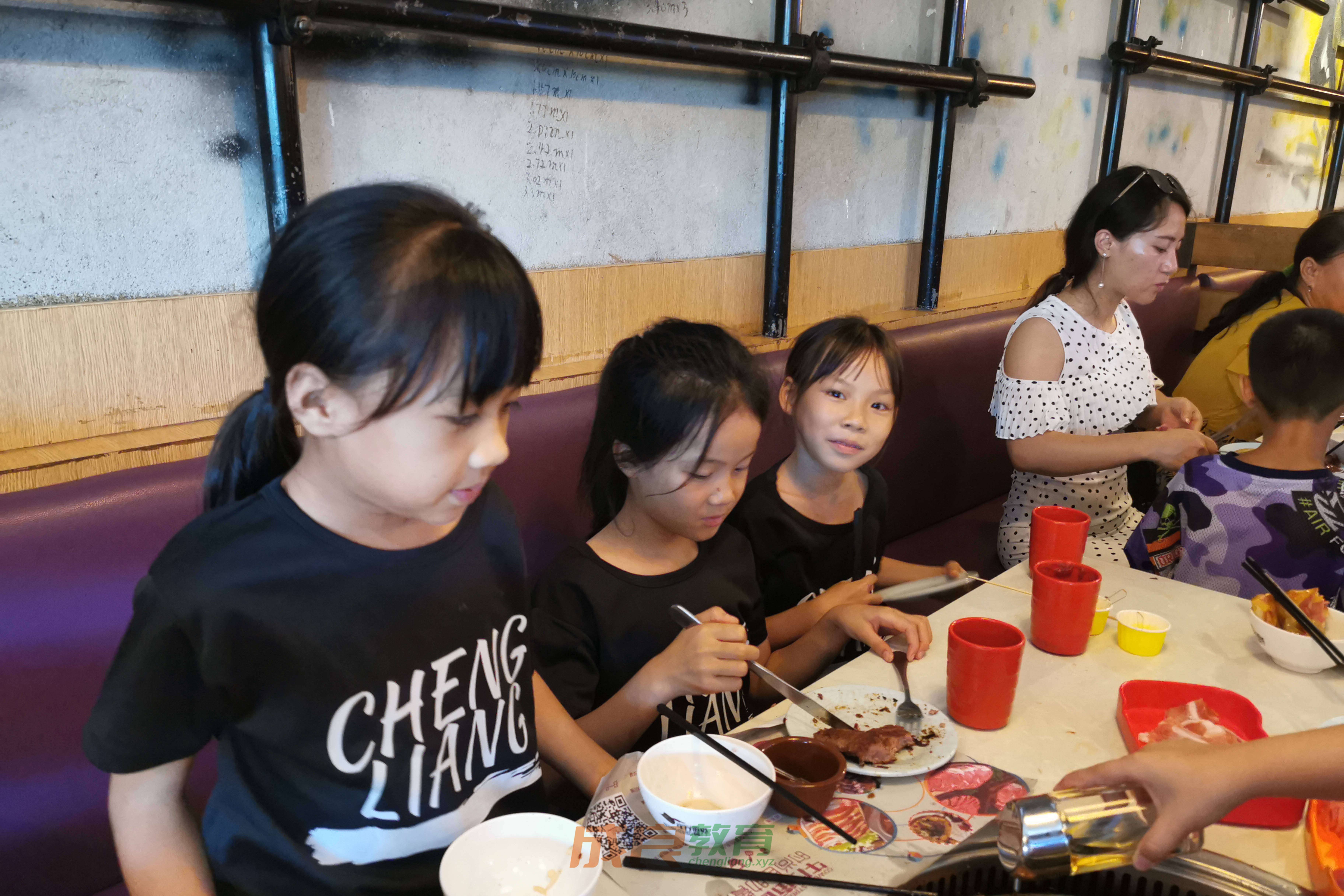 时光回溯：2019盛夏，成良教育与学员共赴安吉万达自助盛宴-燃榜教育